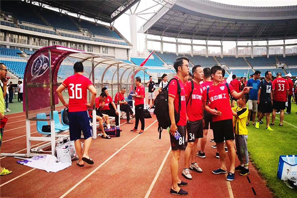 “市長杯”足球聯(lián)賽開幕，隆中健兒們加油！