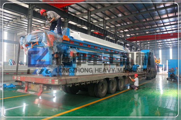 隆中污泥板框壓濾機(jī)價(jià)格經(jīng)濟(jì)實(shí)惠，處理洗沙尾礦真靠譜