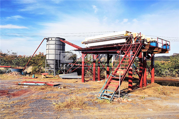 環(huán)保型尾礦污泥壓濾機(jī)設(shè)備移動(dòng)作業(yè)，實(shí)力大不一樣