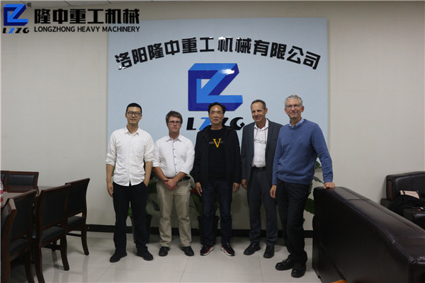 讓隆中為全球服務(wù)！德國(guó)用戶造訪隆中重工