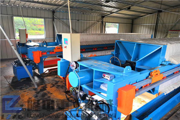 靠譜尾礦處理隆中機(jī)械持續(xù)L跑，成就洗沙L域污泥廂式壓濾機(jī)！