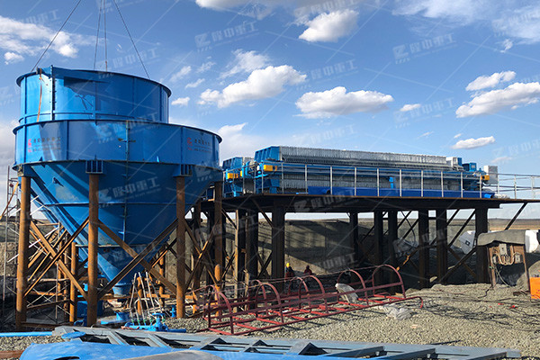 污泥壓濾機濾板為什么會變形？是什么原因引起的？