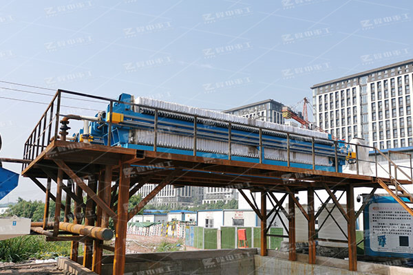 板框壓濾機(jī)的污泥不能自動(dòng)脫落的原因？改正這幾點(diǎn)會(huì)有幫助